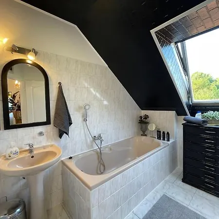 Whirpool Relax Sunny Garden House